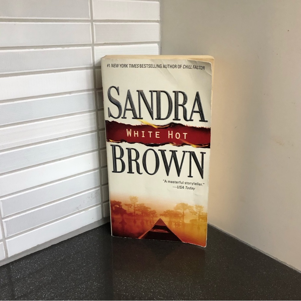 White Hot pocket book by Sandra Brown